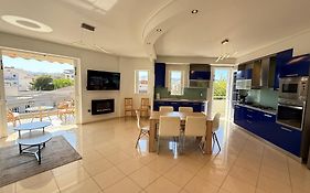 Sunny Home Private Jacuzzi Hydromassage Acropolis & Lycabettus Far View Parking 300M Metro Peristeri